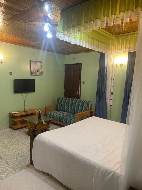 Double Room with Private Bathroom room - Image 3