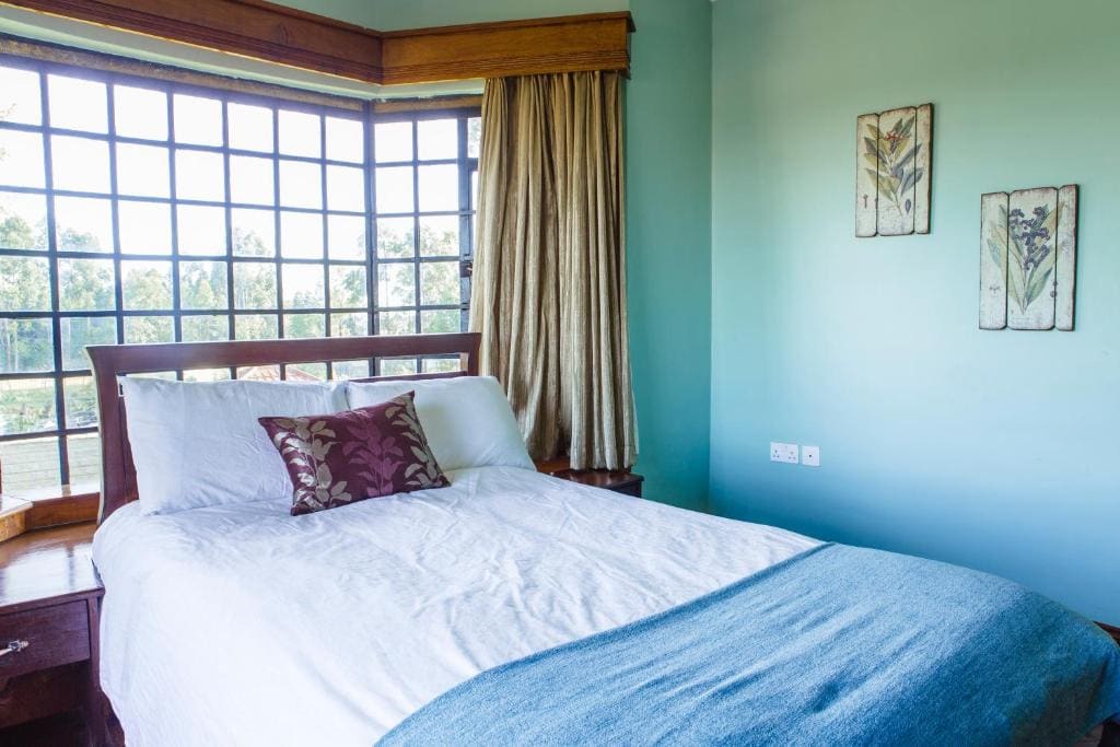 Seven-Bedroom House room - Image 3