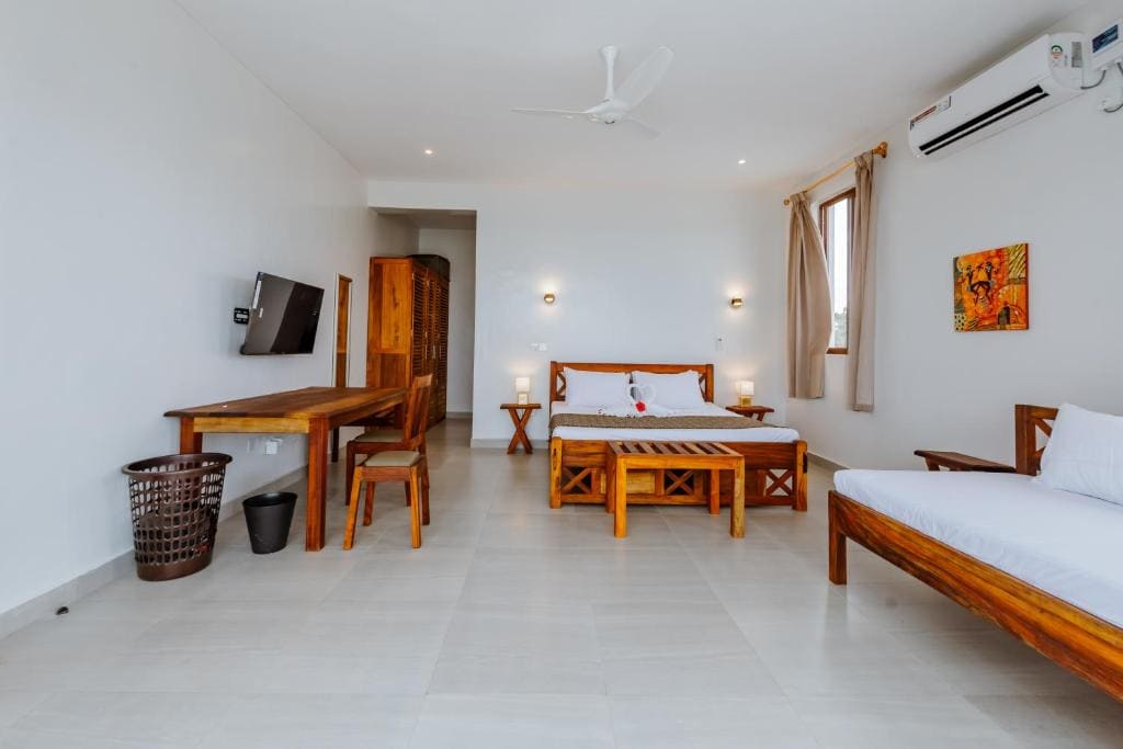 Penthouse Apartment room - Image 2