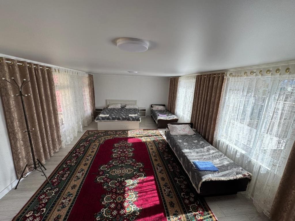 Comfort Quadruple Room room - Image 3