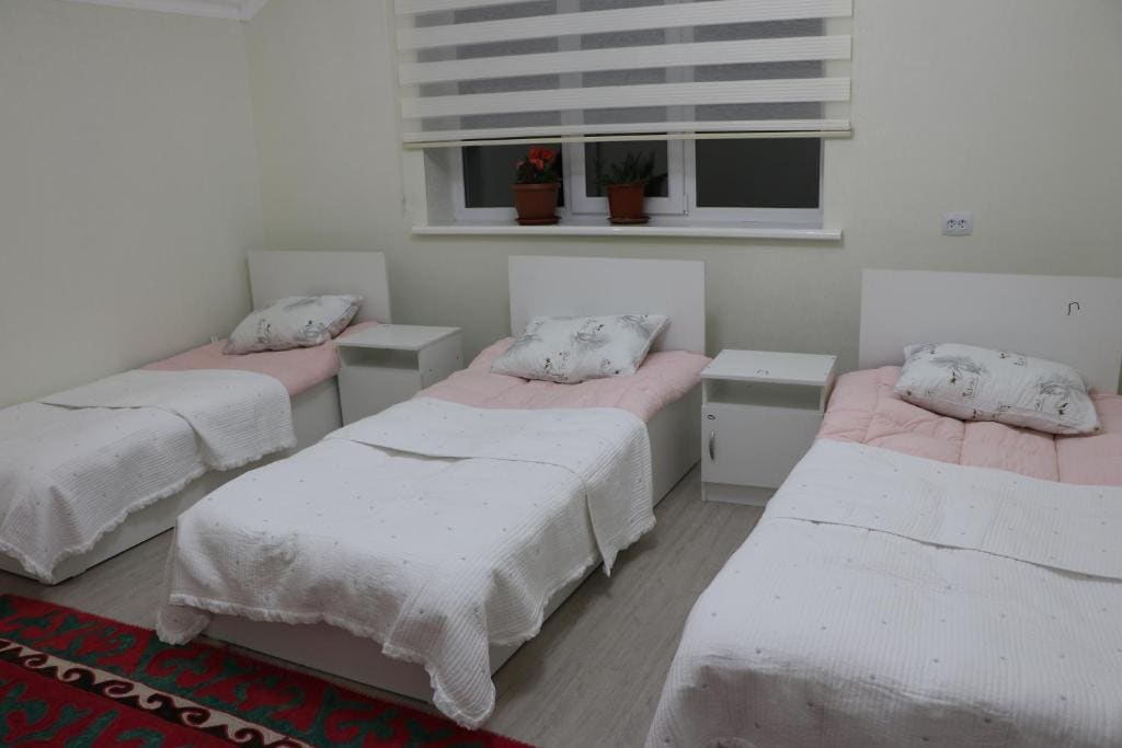 Standard Triple Room room - Image 3