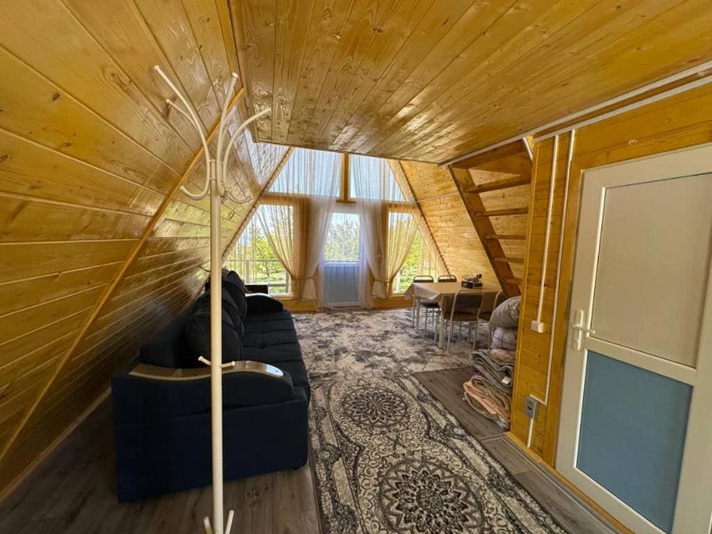 One-Bedroom Bungalow room - Image 1