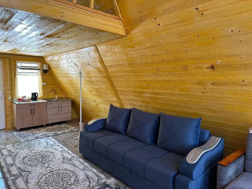 One-Bedroom Bungalow room - Image 2