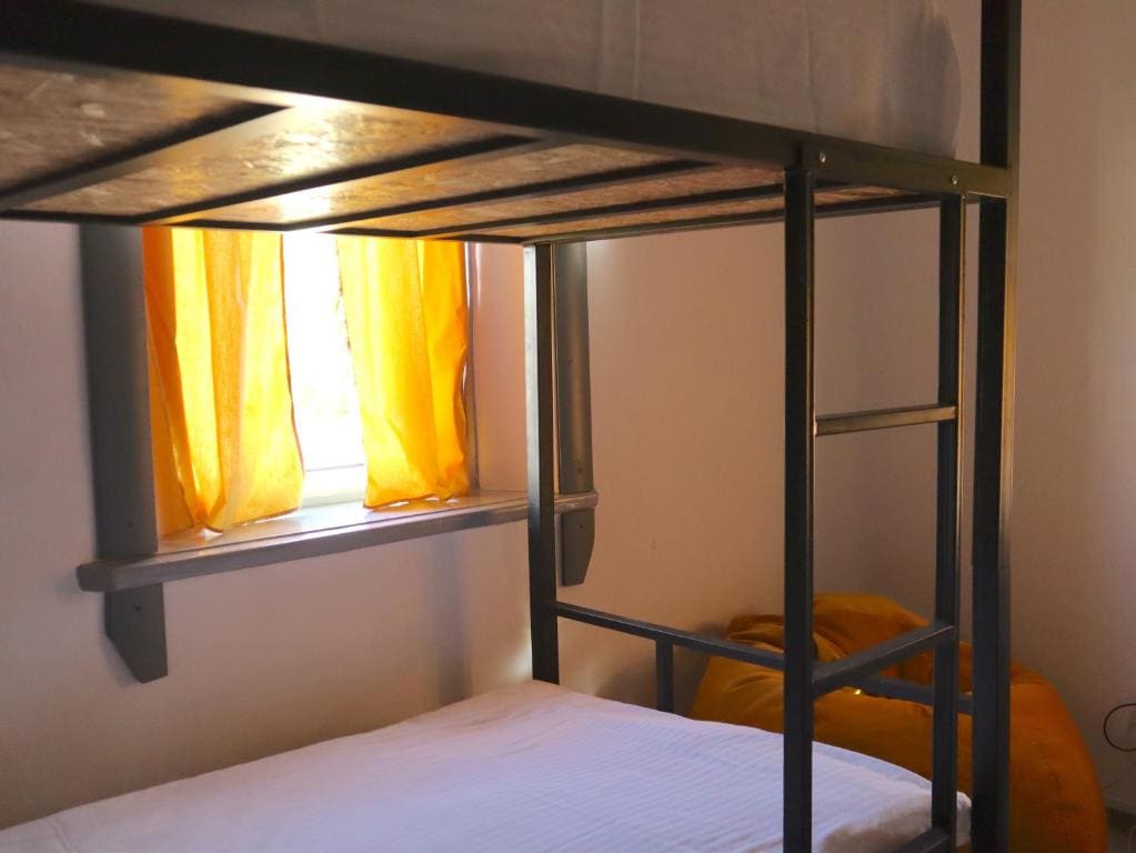 Bunk Bed in Mixed Dormitory Room room - Image 3