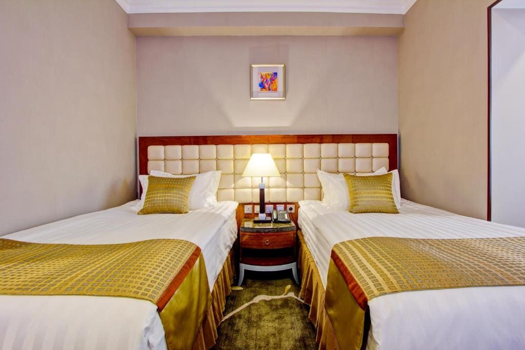 Twin Room with Balcony room - Image 3