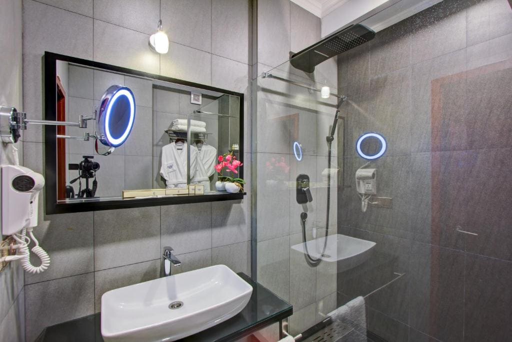 Double Room with Balcony room - Image 2