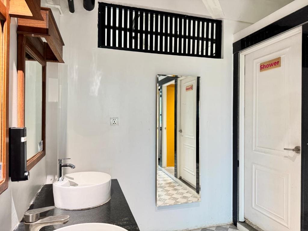 Bed in 12-Bed Mixed Dormitory Room room - Image 3