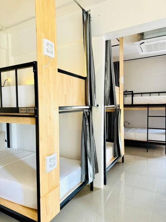 Bed in 18-Bed Mixed Dormitory Room room - Image 3