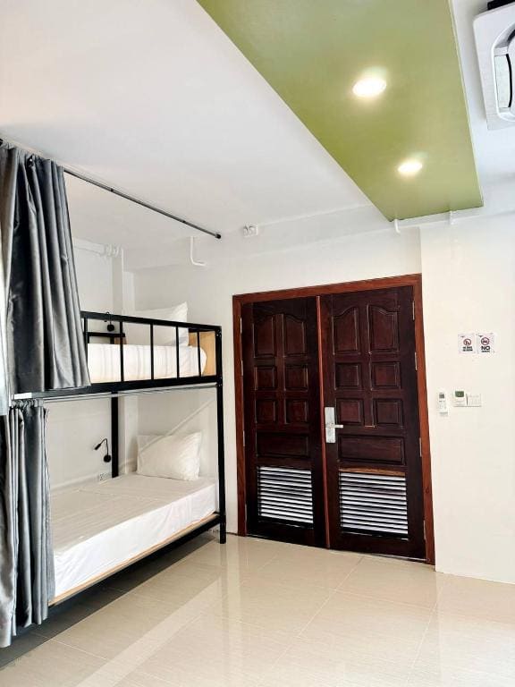 Bed in 8-Bed Mixed Dormitory Room room - Image 3