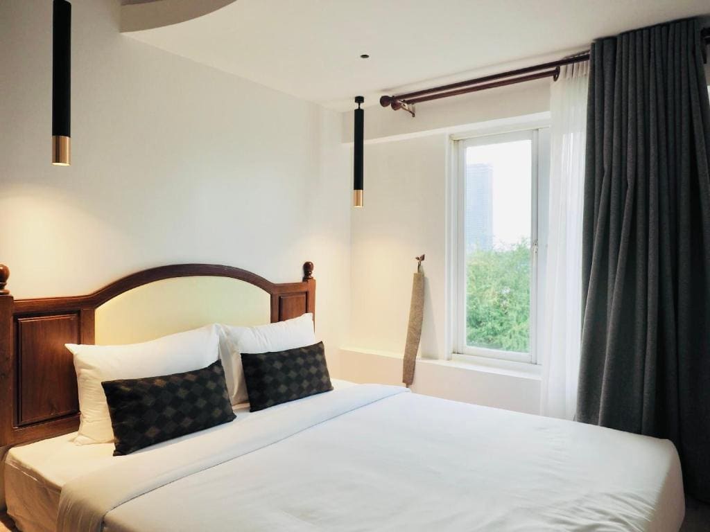 Double Room with Pool View room - Image 1