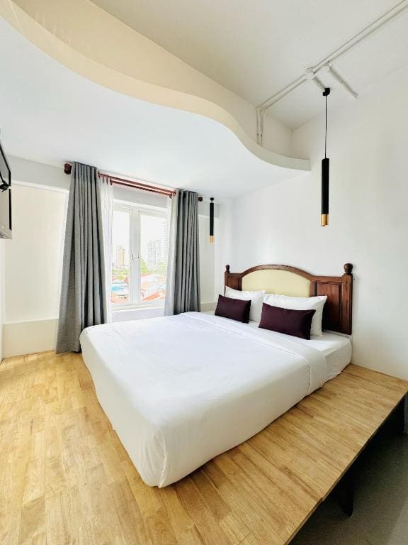 Double Room with Pool View room - Image 3