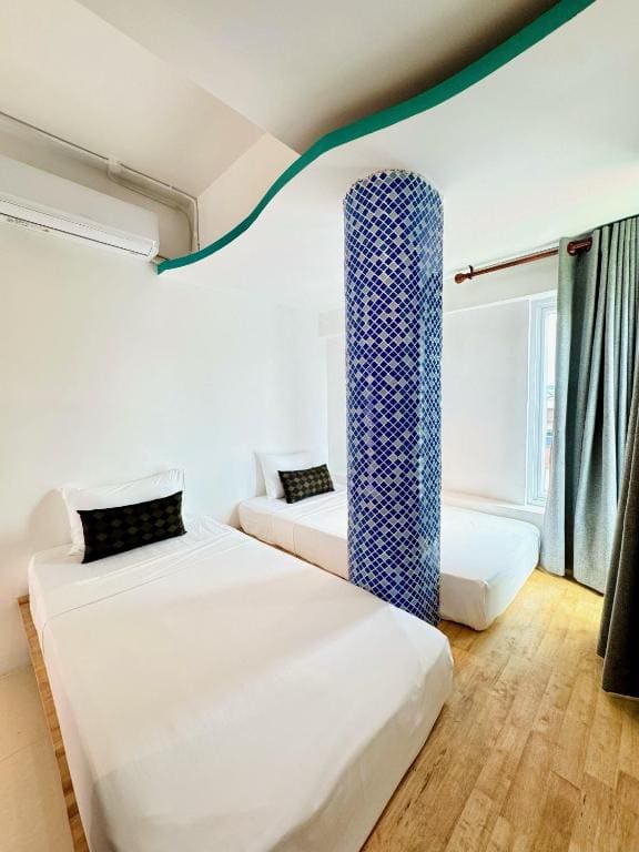 Twin Room with Pool View room - Image 2