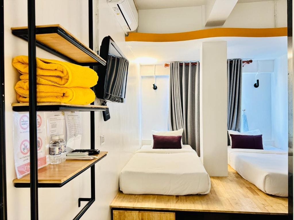 Twin Room with Pool View room - Image 3