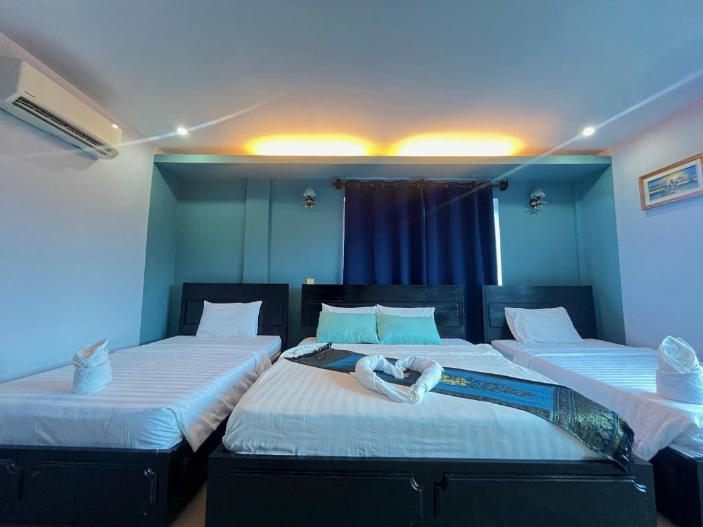 Deluxe Family Room room - Image 3