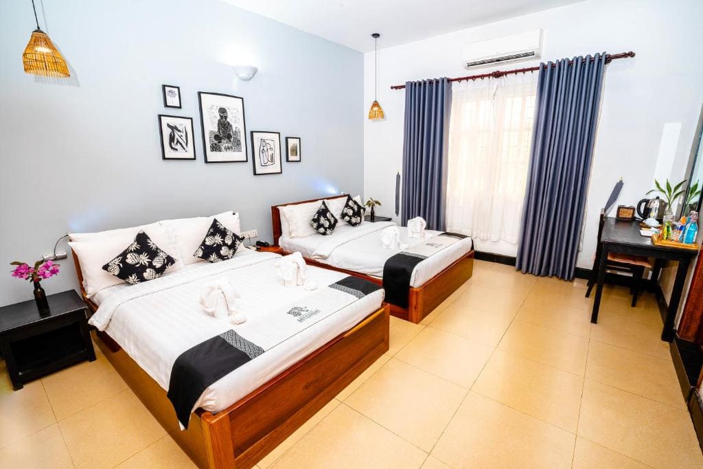 Deluxe Family Room room - Image 3