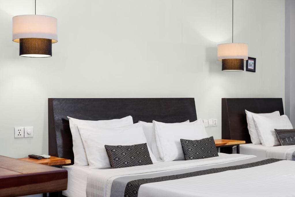 Deluxe King Room with Balcony room - Image 2