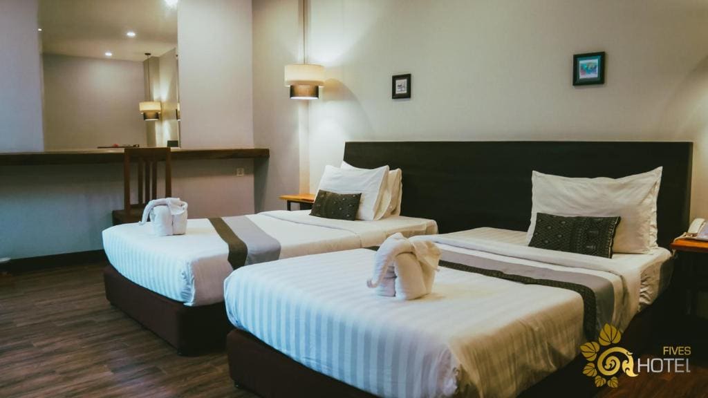 Deluxe King Room with Balcony room - Image 1