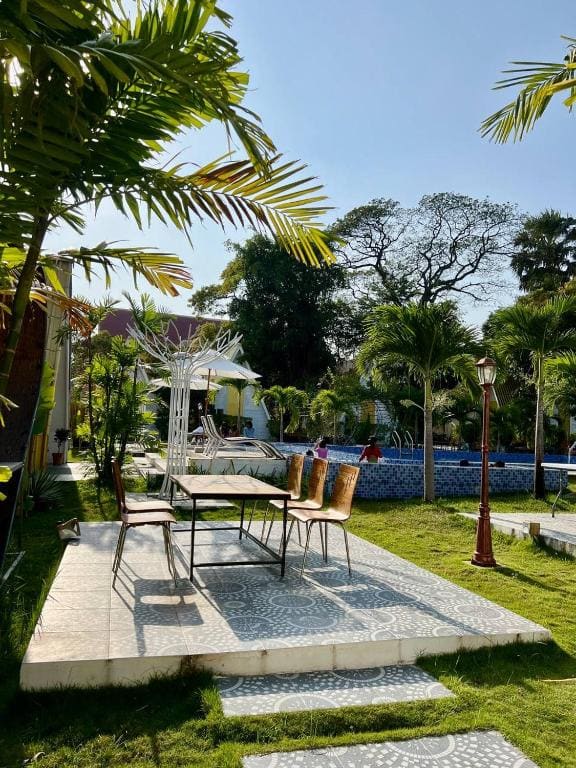 Double Room with Pool View room - Image 1