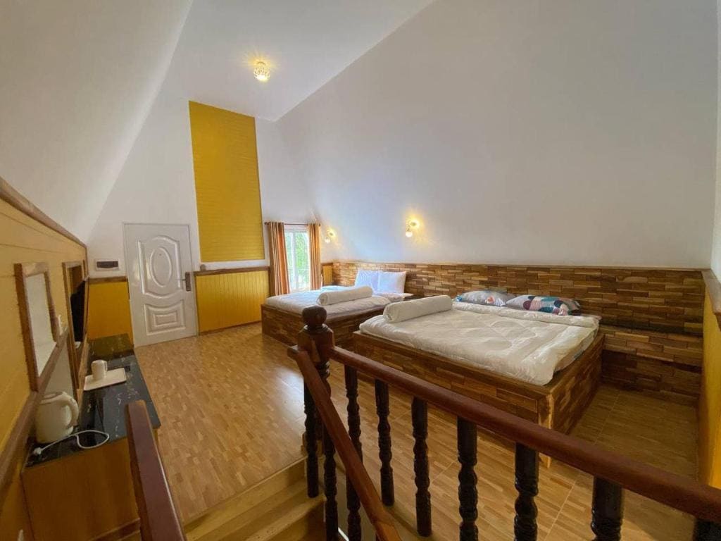 Family Room with Balcony room - Image 3