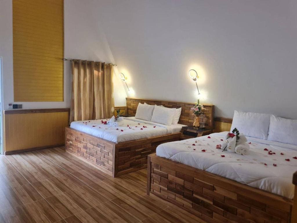 Twin Room with Pool View room - Image 2