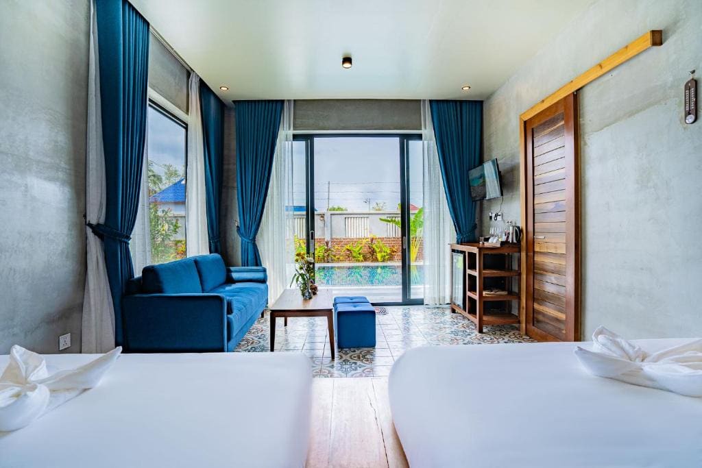 Villa with Private Pool - Free Shuttle to Town room - Image 2