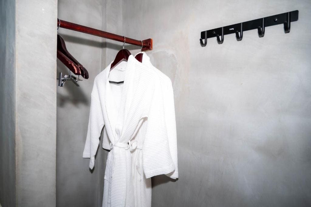 Classic Double Room - Free Shuttle to Town room - Image 3