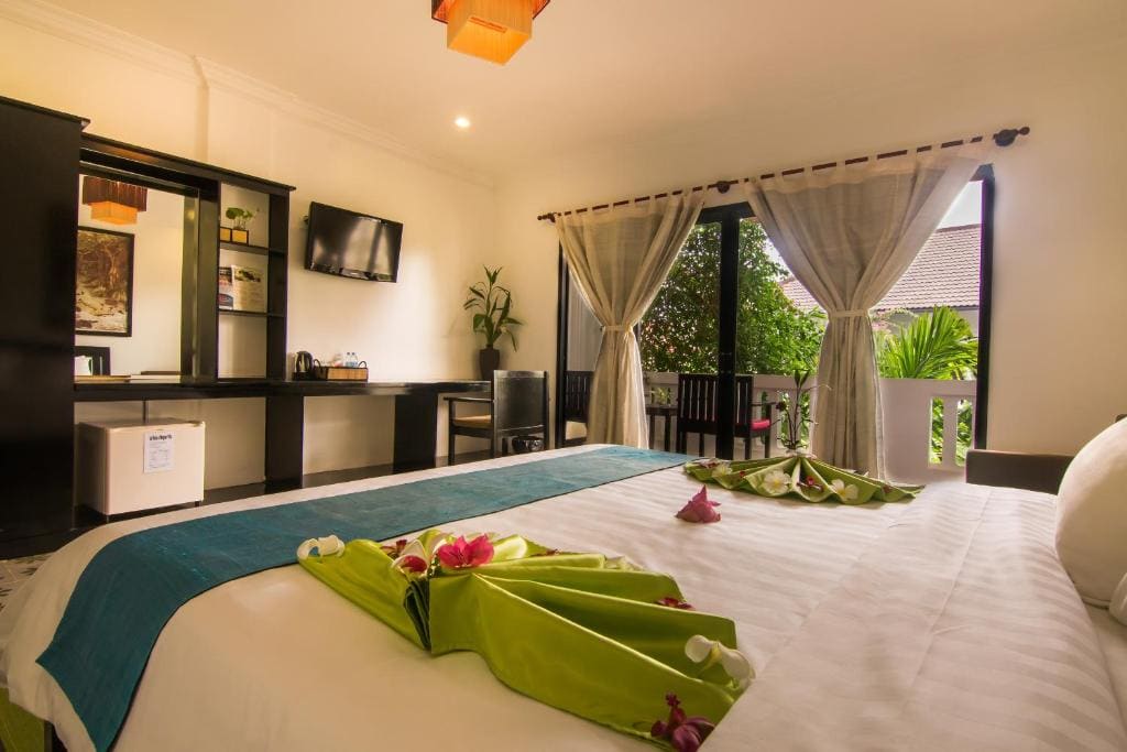 Interconnecting Room with Pool View room - Image 2