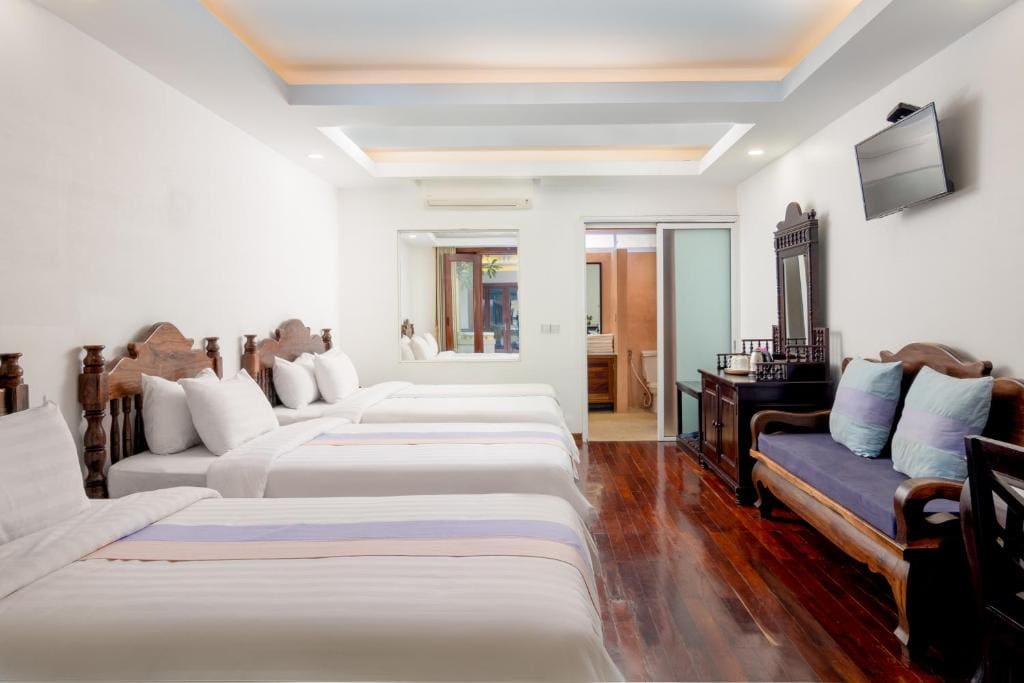 Deluxe Double Room Pool View room - Image 2
