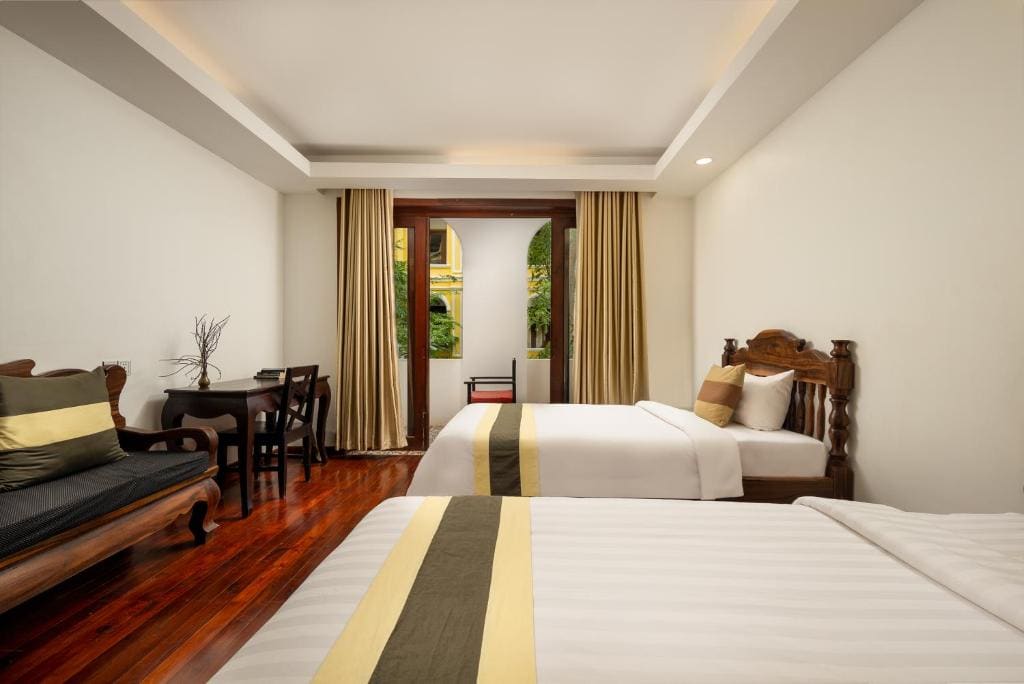 Deluxe Twin Room with Pool View room - Image 3
