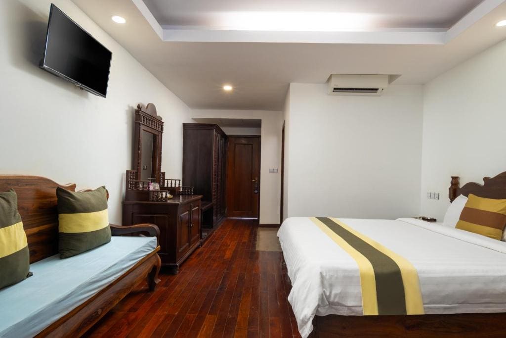 Interconnecting Room with Pool View room - Image 1