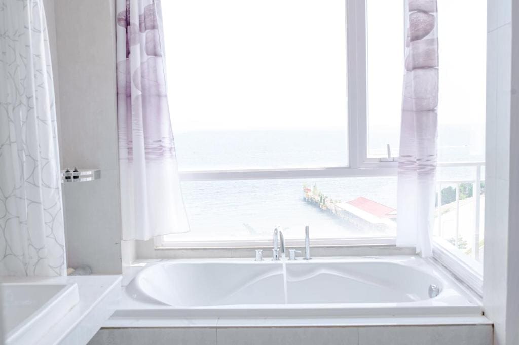 Twin Room with Bath room - Image 3