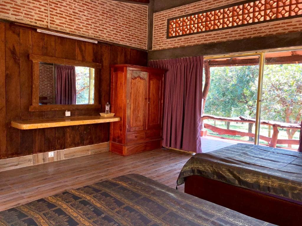 Deluxe Family Room room - Image 3
