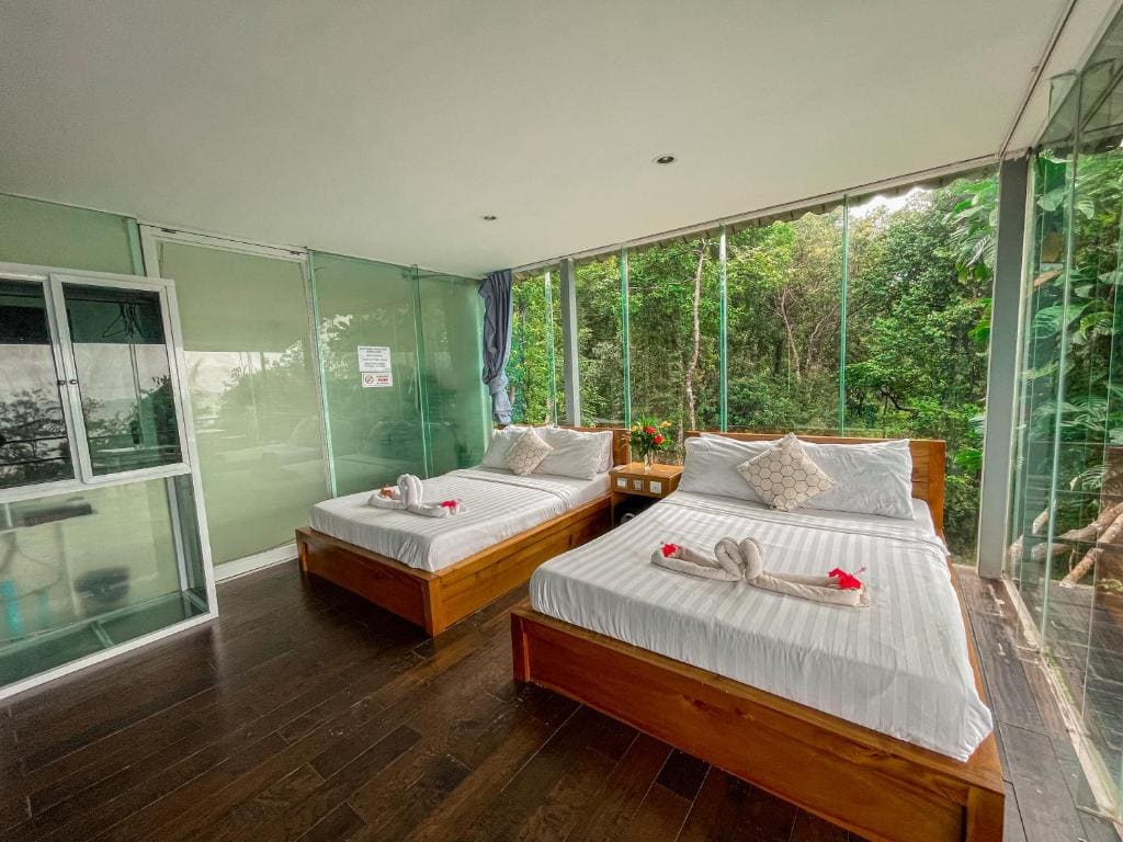 Family Room room - Image 2