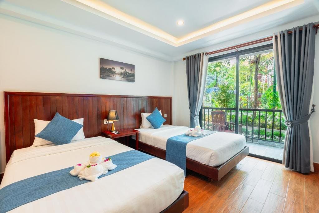 Deluxe Twin Room with Balcony room - Image 2
