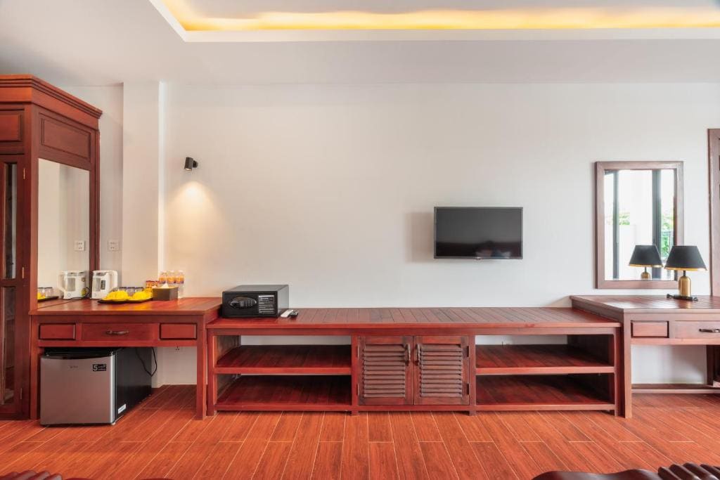 Deluxe Family Suite room - Image 1