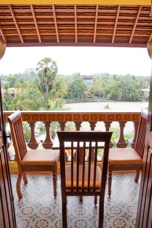 Family Room with Balcony room - Image 3