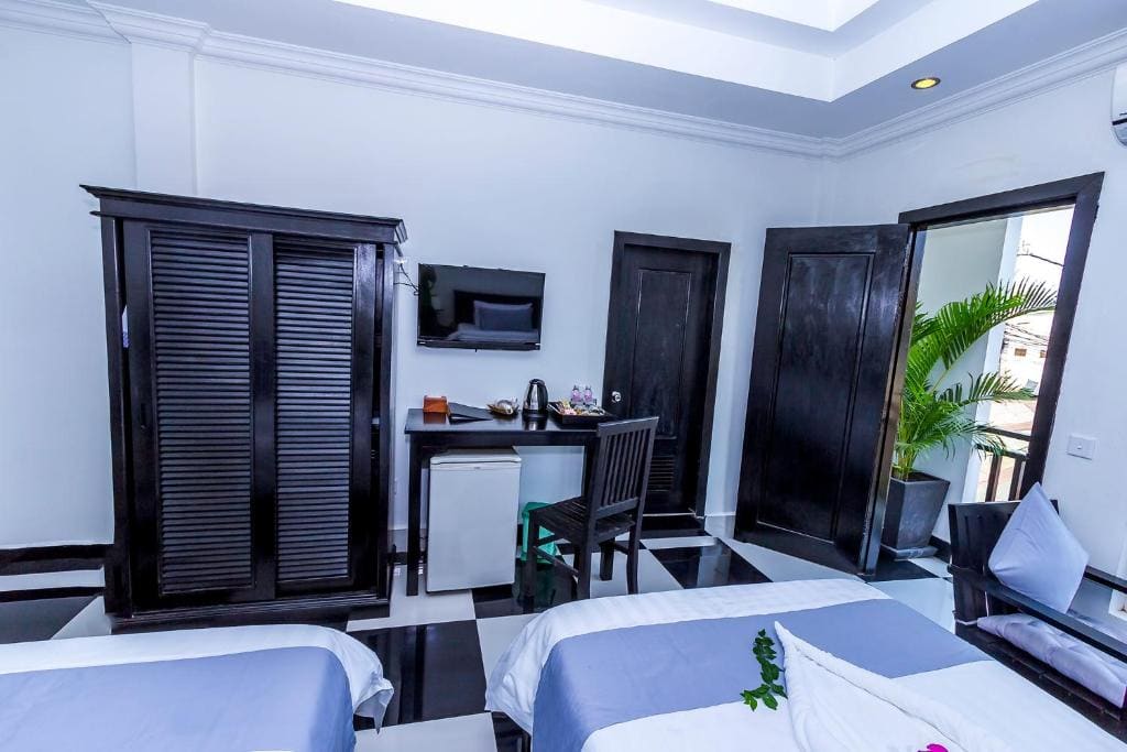 Deluxe Twin Room with Pool View room - Image 3