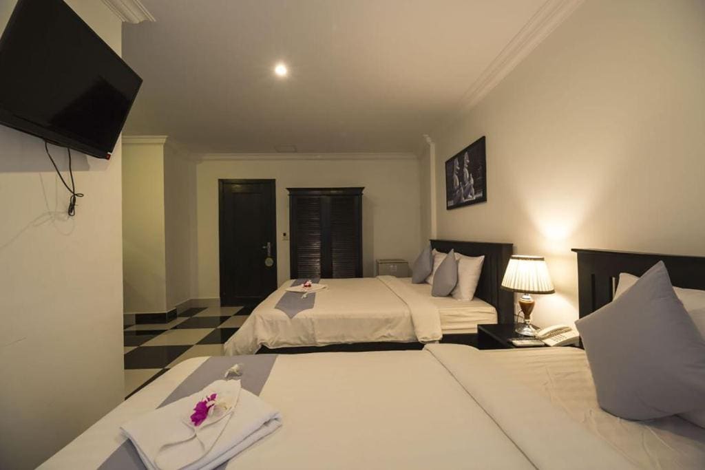 Superior Family Room room - Image 1