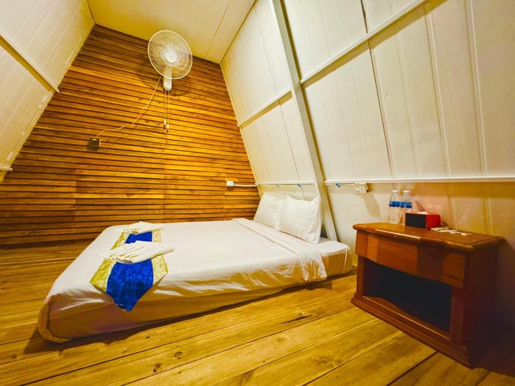 Bungalow with Fan room - Image 1