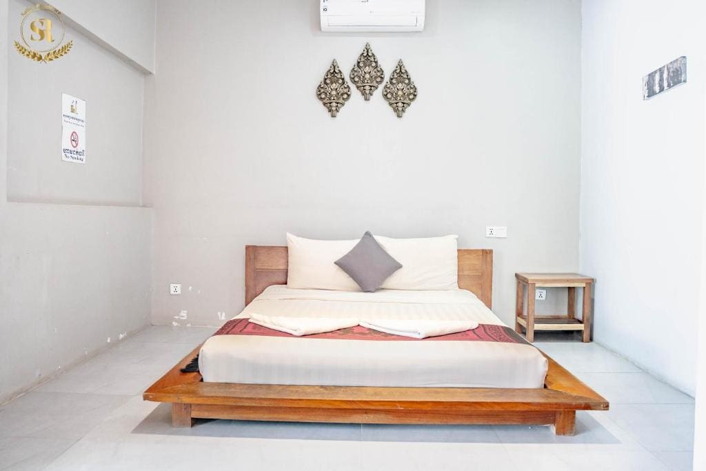 Deluxe Double Room with Balcony room - Image 3