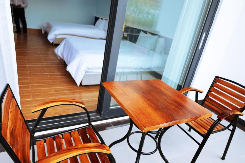 Standard Double or Twin Room with Balcony room - Image 3