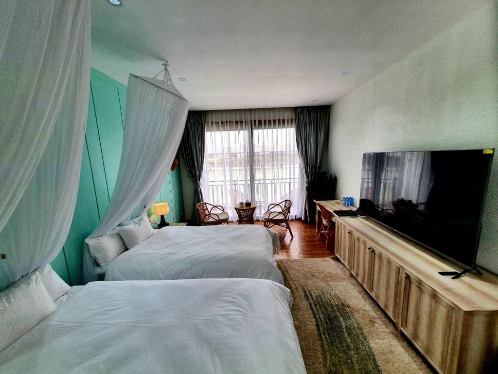 Deluxe Double or Twin Room with Lake View room - Image 1