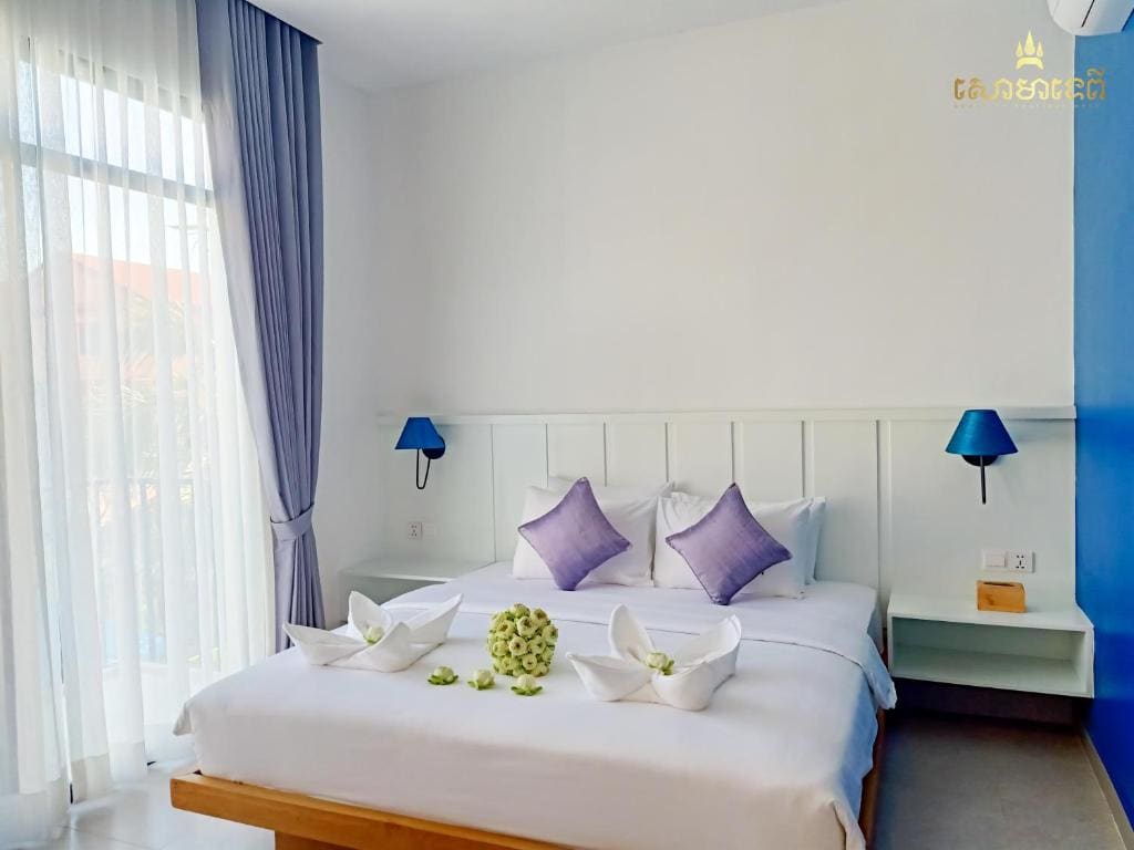 Standard Family Room room - Image 2