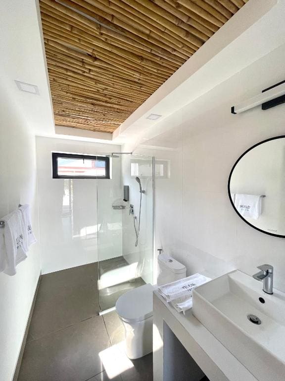 Deluxe Double Room with Sea View room - Image 2