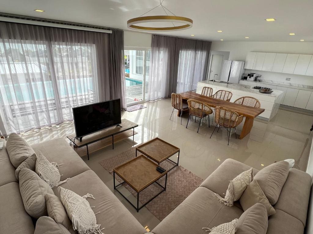 Four-Bedroom House room - Image 3