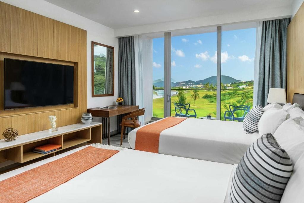 One-Bedroom Suite with Ocean View room - Image 1