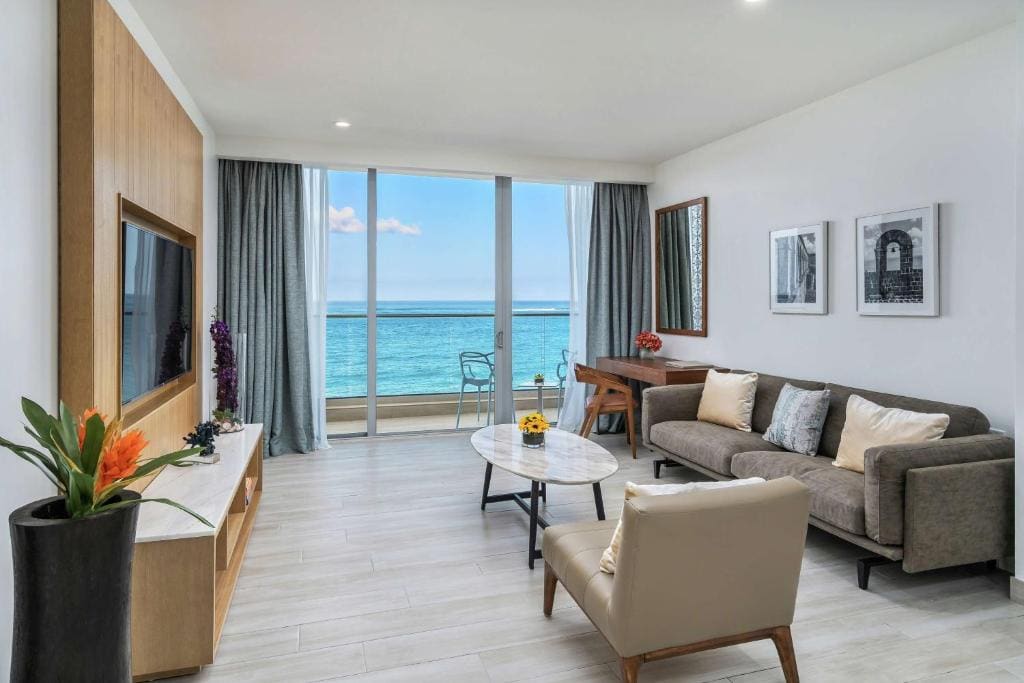 One-Bedroom Suite with Ocean View room - Image 2