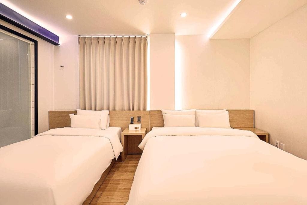 Deluxe Twin Room room - Image 1