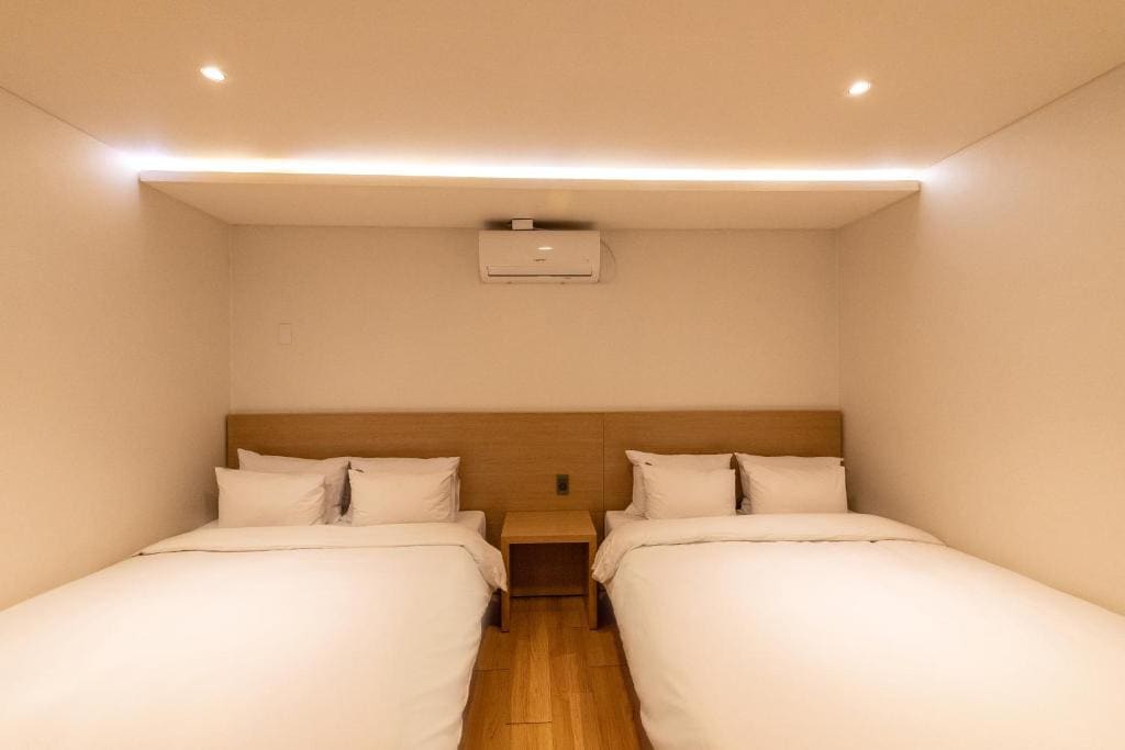 Family Room room - Image 2