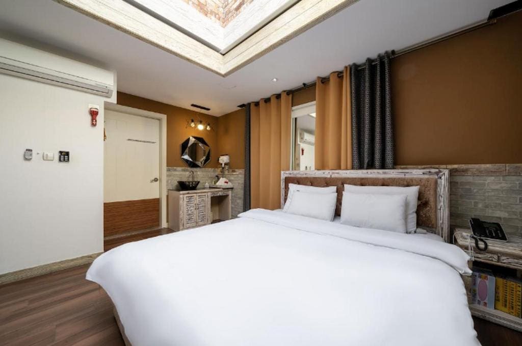 Massage chair or Large bathtub or Sky Room - Randomly assigned upon check-in room - Image 3